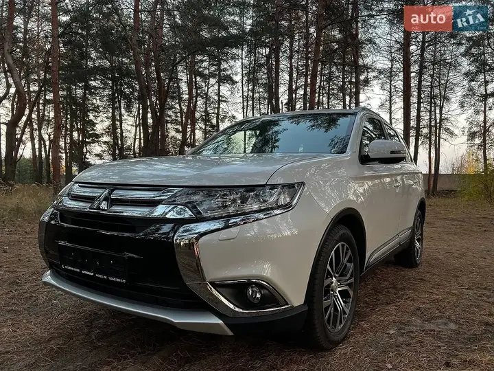 Mitsubishi Outlander 2016 photo 2