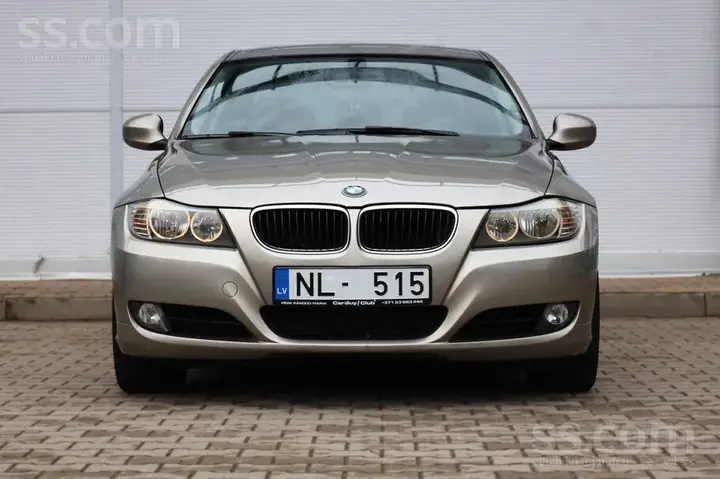 BMW 318 2009 photo 2