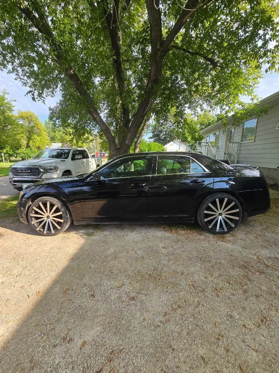 Chrysler 300 2012 photo 2