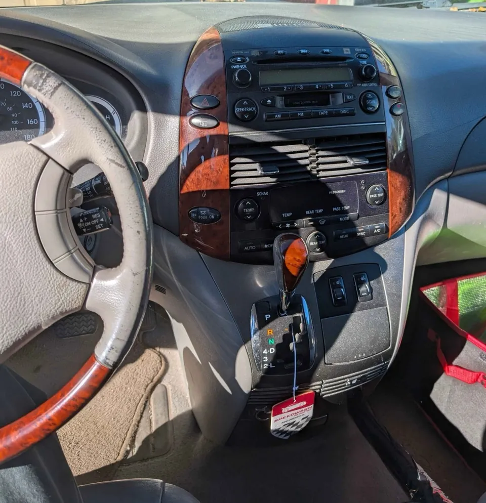 Toyota Sienna 2004 photo 3