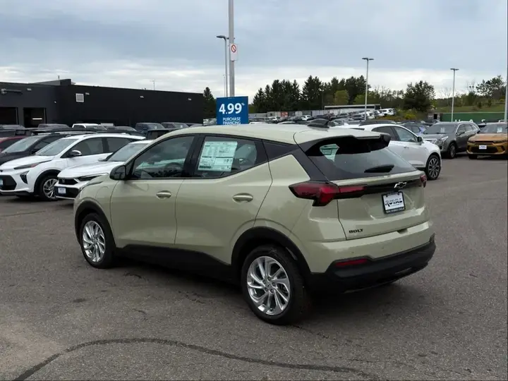 Chevrolet Bolt 2027 photo 3
