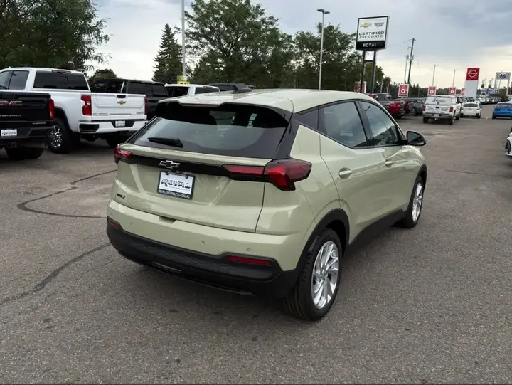 Chevrolet Bolt 2027 photo 5