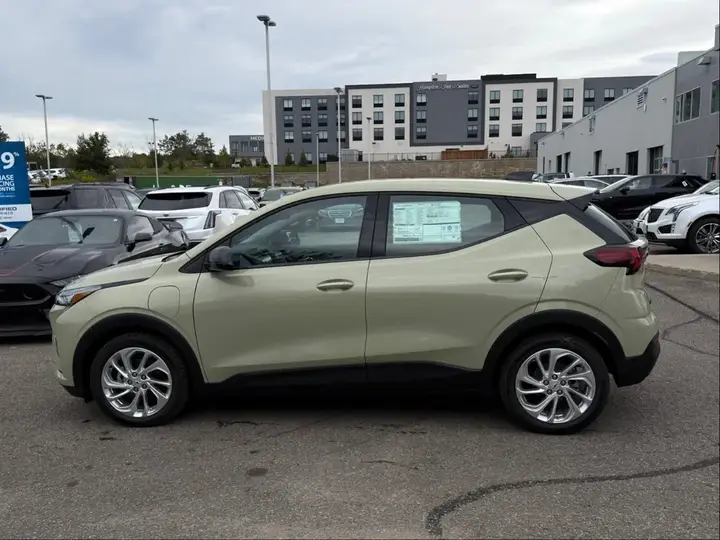 Chevrolet Bolt 2027 photo 2