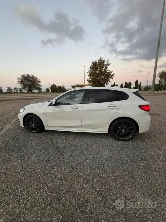 BMW 1 Series 2023 photo 2