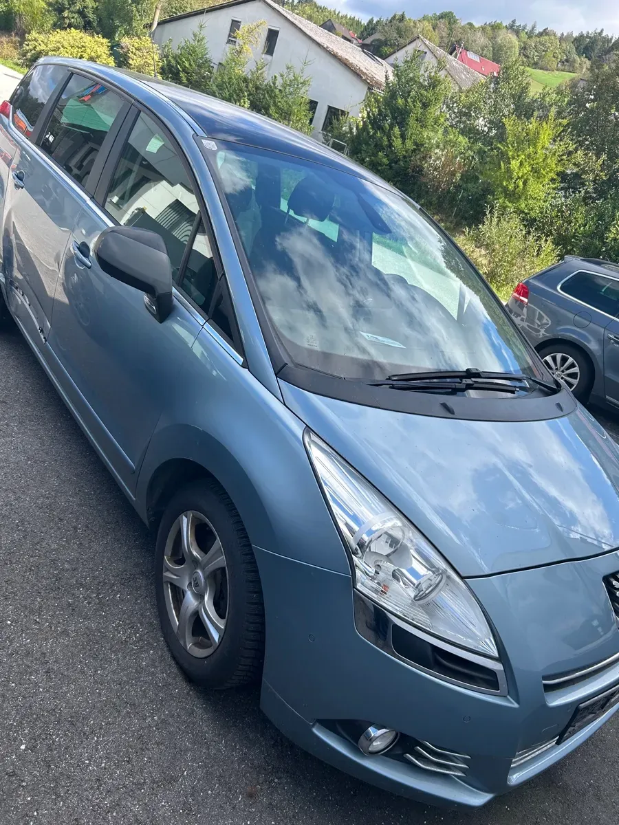 Peugeot 5008 2010 photo 2