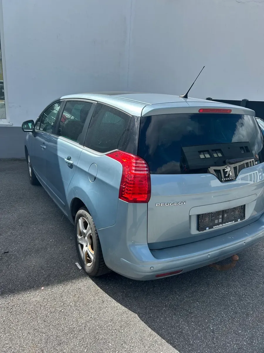 Peugeot 5008 2010 photo 3
