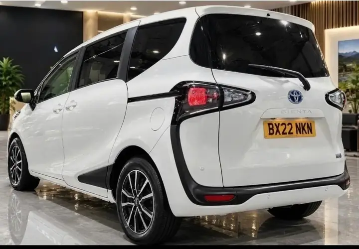 Toyota Sienta 2022 photo 3