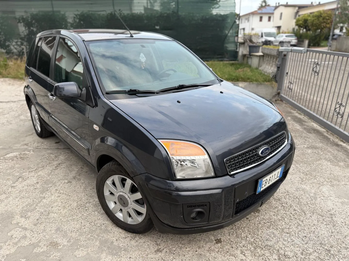 Ford Fusion 2010 photo 2