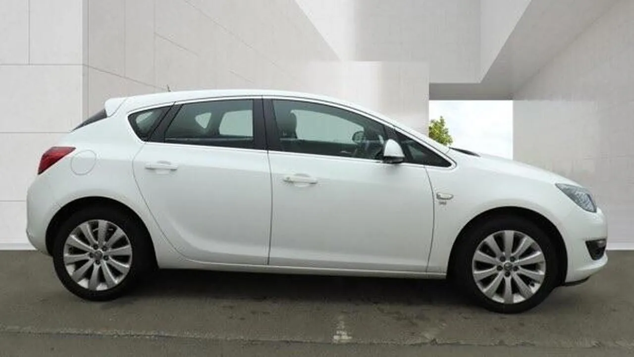 Vauxhall Astra 2014 photo 5