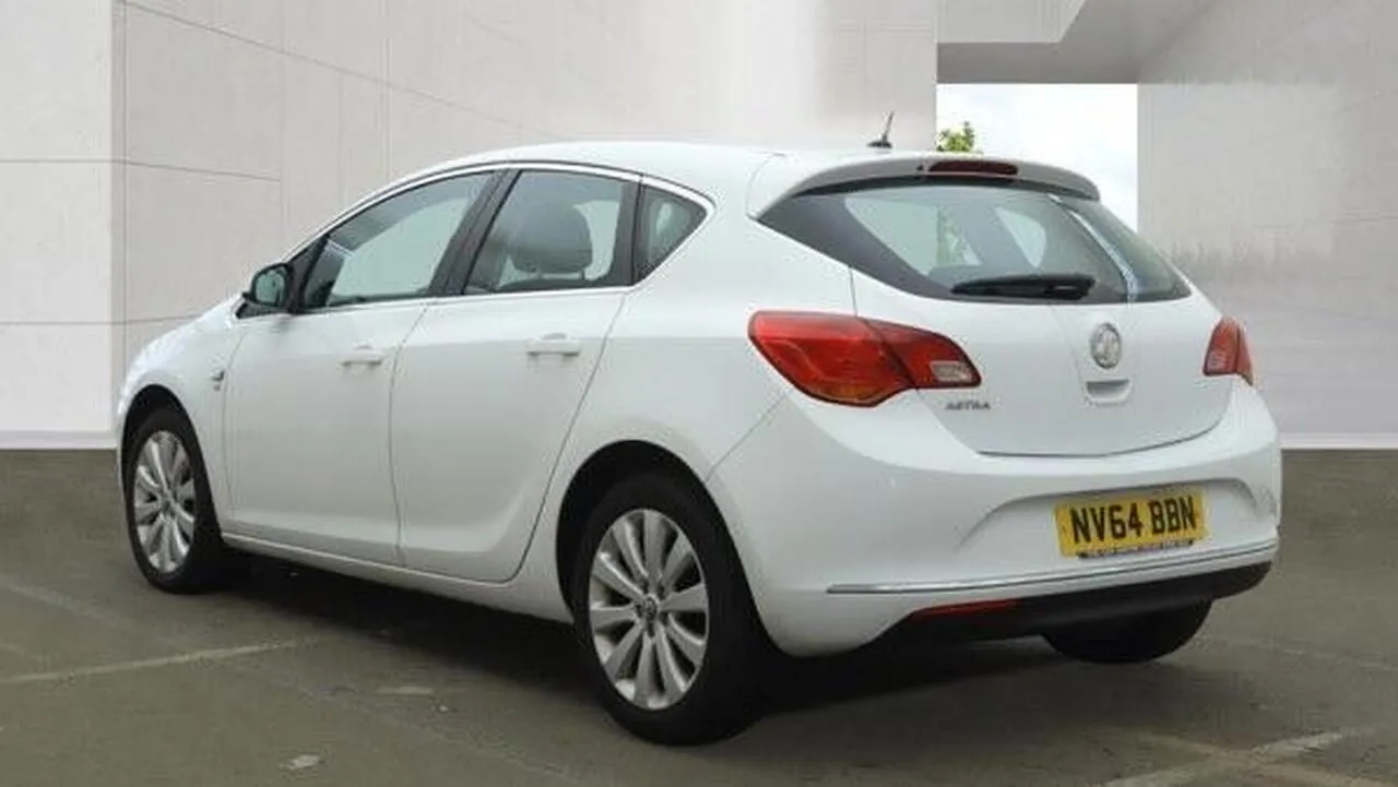 Vauxhall Astra 2014 photo 3