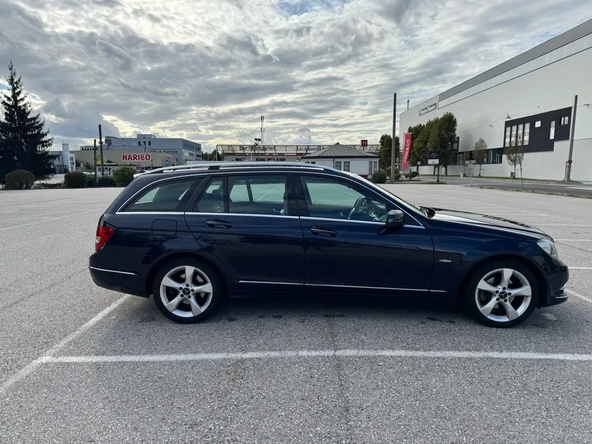 Mercedes-Benz C-Class 2011 photo 3