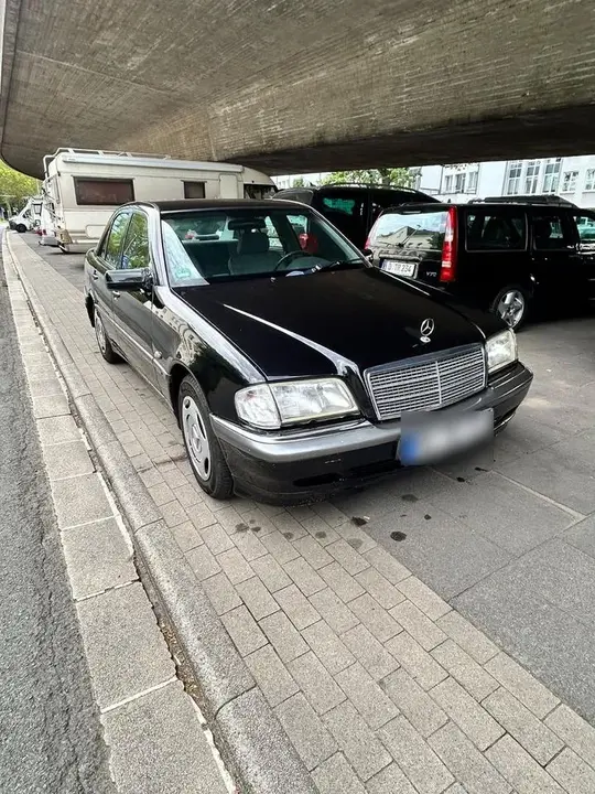 Mercedes-Benz C180