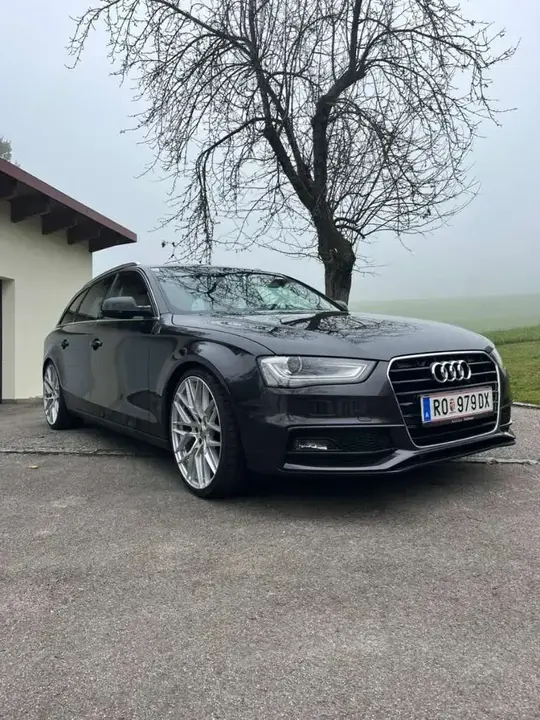 Audi A4 2012 photo 2