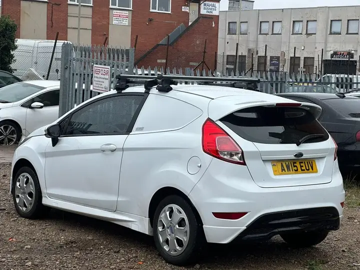 Ford Fiesta 2015 photo 5