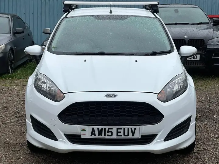 Ford Fiesta 2015 photo 2