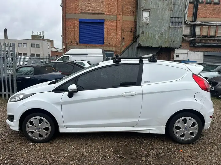 Ford Fiesta 2015 photo 4