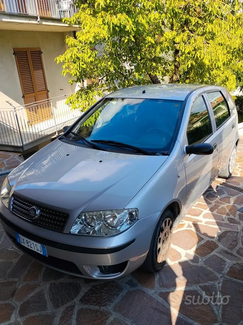 Fiat Punto 2009 photo 2