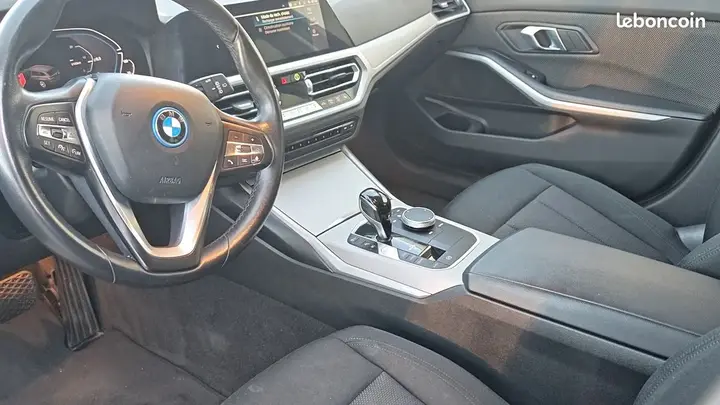 BMW Série 3 2022 photo 3
