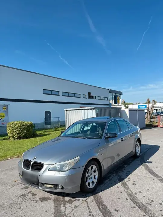 BMW 520I