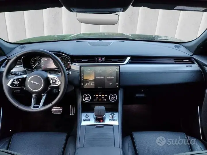 Jaguar F-Pace 2024 photo 4