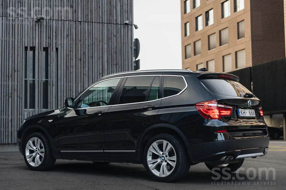 BMW X3 2012 photo 2