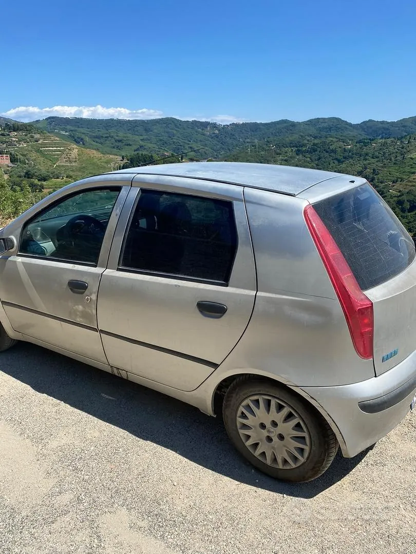 Fiat Punto 2002 photo 2
