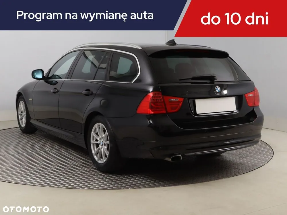 BMW 3 Series 2011 photo 5