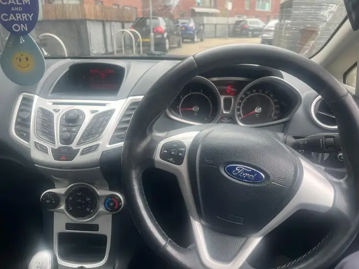 Ford Fiesta 2012 photo 4