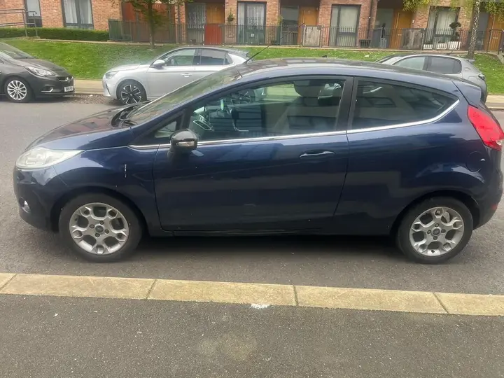 Ford Fiesta 2012 photo 2
