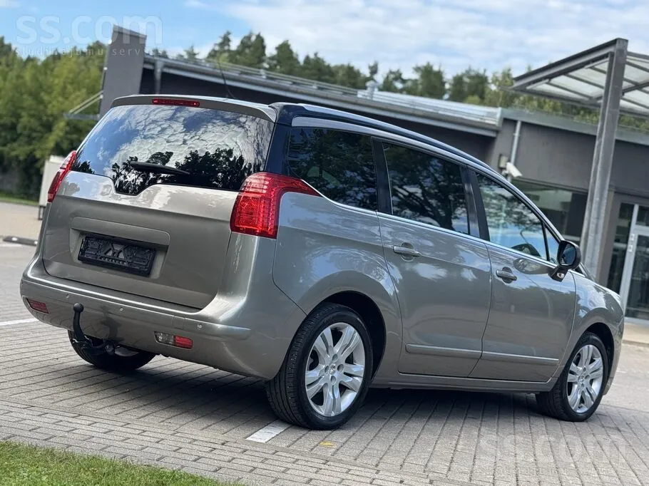 Peugeot 5008 2011 photo 2