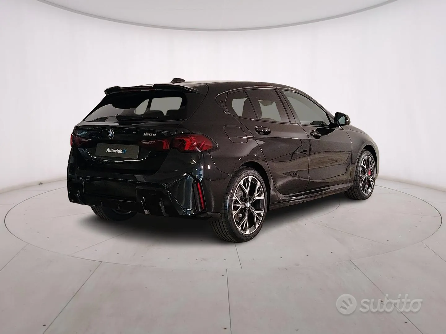 BMW 1 Series 2023 photo 2