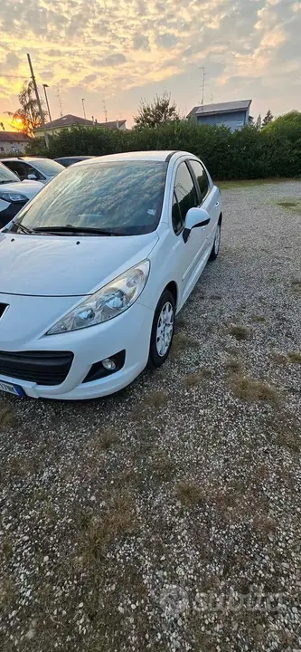 Peugeot 207 2012 photo 2