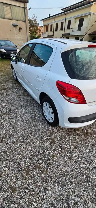 Peugeot 207 2012 photo 5