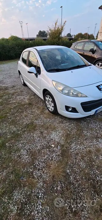 Peugeot 207 2012 photo 3