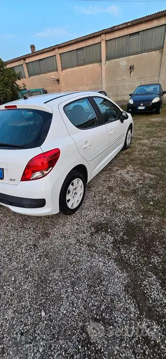 Peugeot 207 2012 photo 4