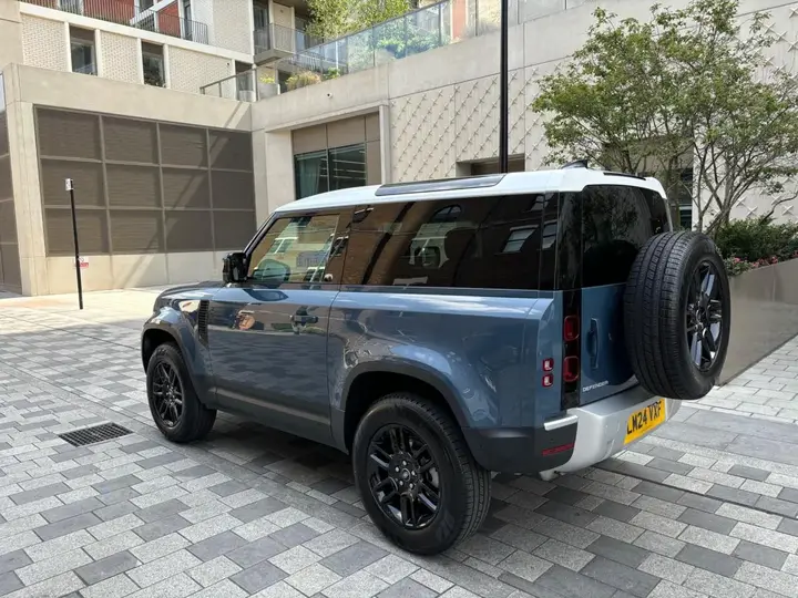 Land Rover Defender 90 2024 photo 3