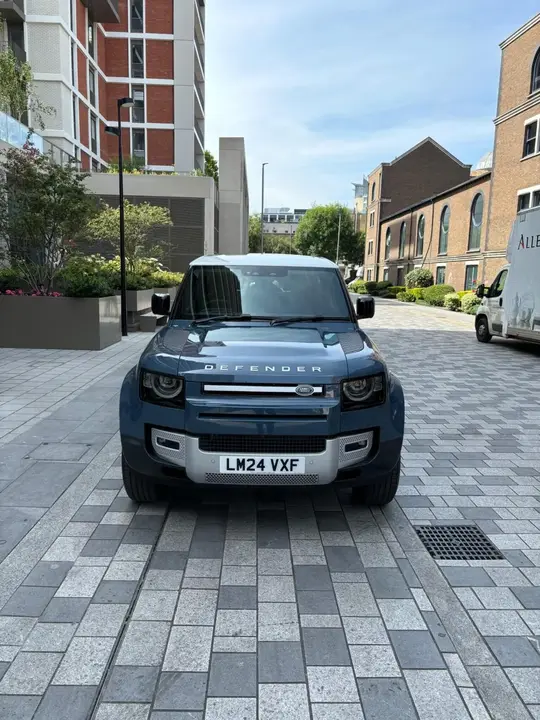 Land Rover Defender 90 2024 photo 2