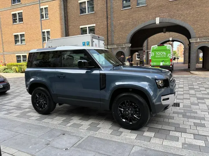 Land Rover Defender 90 2024 photo 5