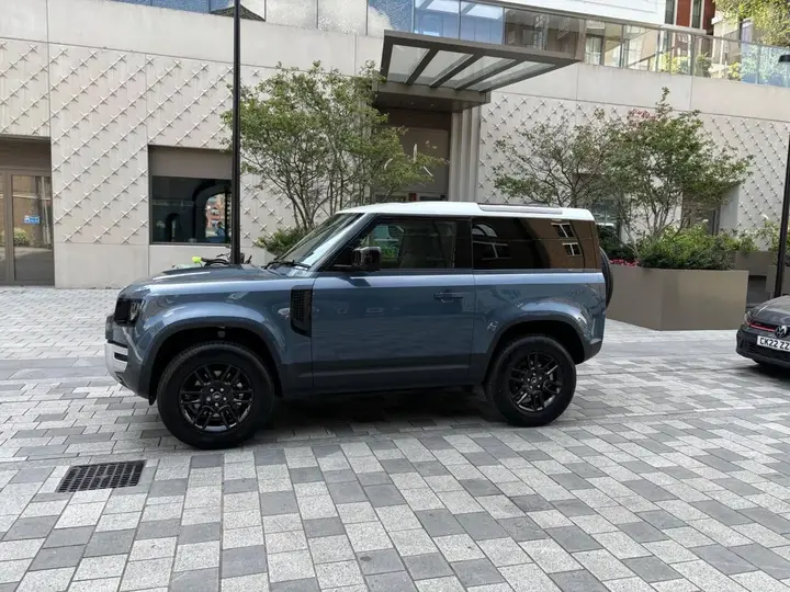 Land Rover Defender 90