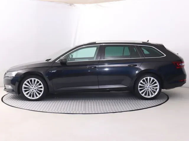 Skoda Superb Combi 2015 photo 2