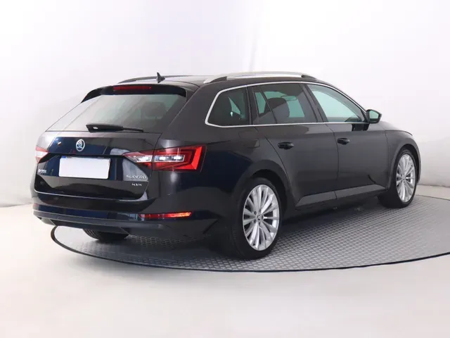 Skoda Superb Combi 2015 photo 4