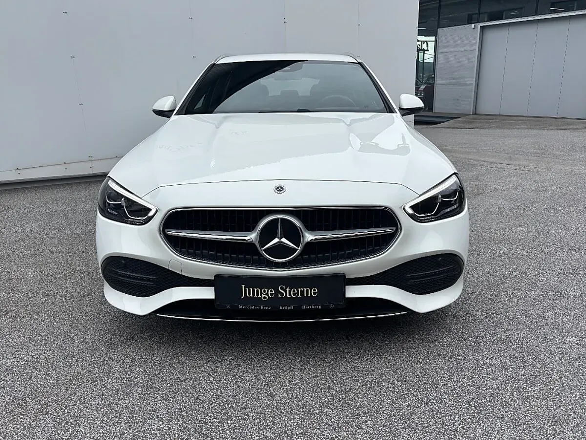 Mercedes-Benz C-Class 2025 photo 3