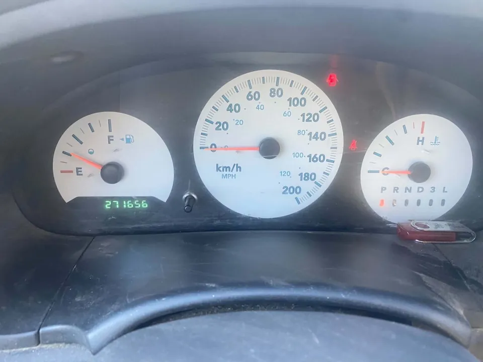 Dodge Caravan 2005 photo 2