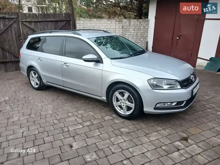 Volkswagen Passat 2011 photo 2