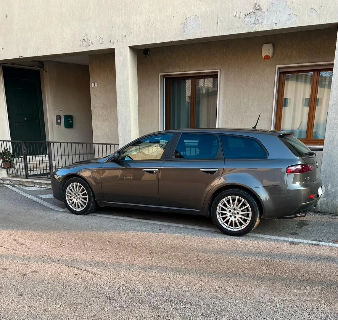 Alfa Romeo 159 2008 photo 3