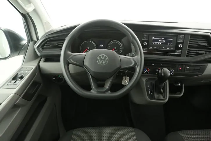Volkswagen Transporter 2022 photo 2