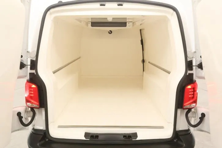 Volkswagen Transporter 2022 photo 3