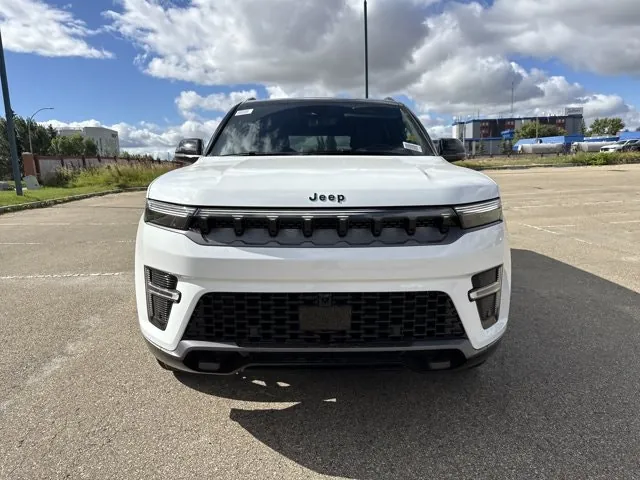 Jeep Grand Wagoneer 2026 photo 2