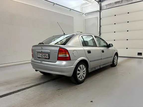 Opel Astra 2000 photo 4