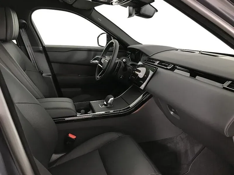Land Rover Range Rover Velar 2024 photo 3